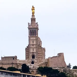 T2 Vue Sur La Basilique De Notre Dame De La Garde Marseille